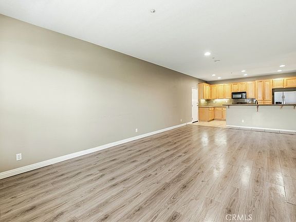 3rd image of 41 Leucadia