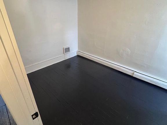4th image of 15 E Cherry St