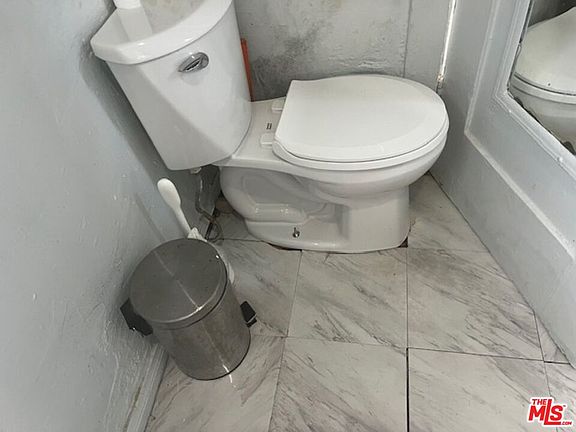 5th image of 619 W Cherry St