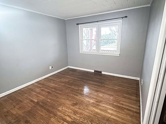 5th image of 509 Montrose Ave