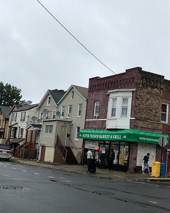 2nd image of 58 Remsen Ave