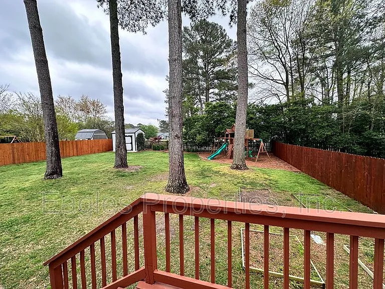 242 N Marion Dr — Photo 24