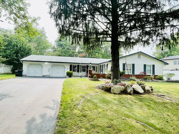13 Jamestowne Rd, Manalapan, NJ 07726