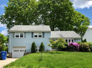 12 Sandalwood Ln, Colonia, NJ 07067
