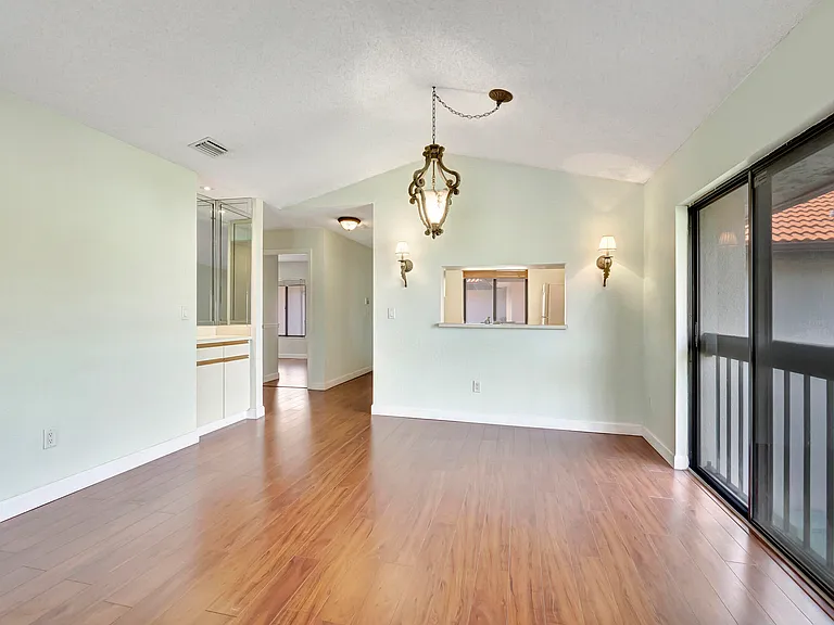 351 Club Cir #207 — Photo 2
