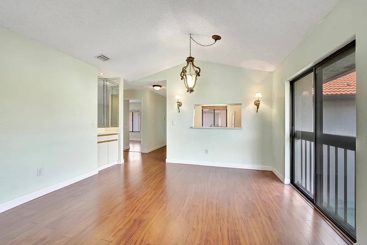 Building Photo - 351 Club Cir #207