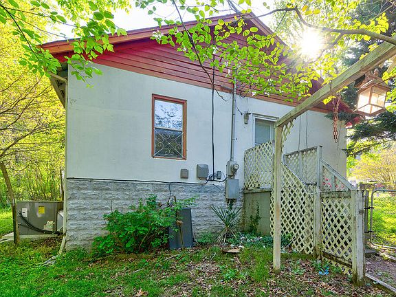 3rd image of 422 Hogan Cir