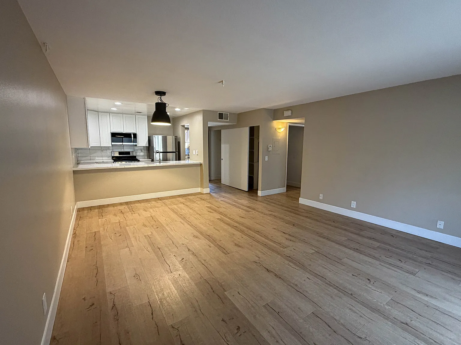 2 bed, 868 sqft, $3,400 — Photo 4