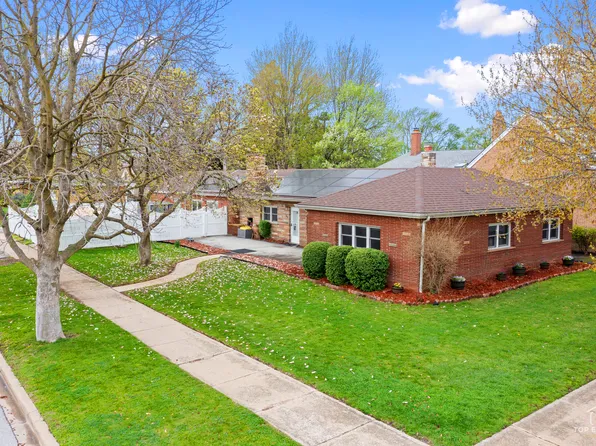 3850 W 93rd St, Evergreen Park, IL 60805