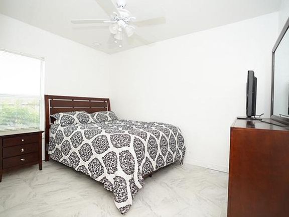 4th image of 112 SE 2nd Ave #112