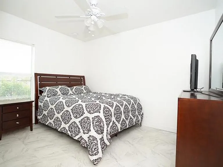 112 SE 2nd Ave #112 — Photo 4