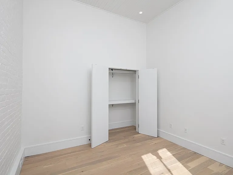510 Julia St — Photo 82