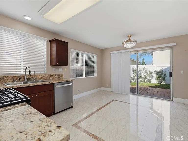 930 Primrose Ln — Photo 11