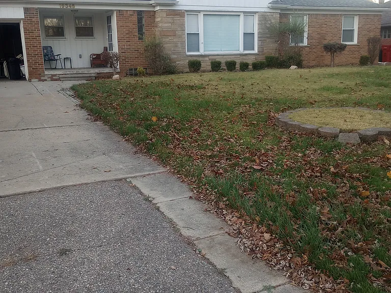 19346 Middlesex Ave — Photo 2