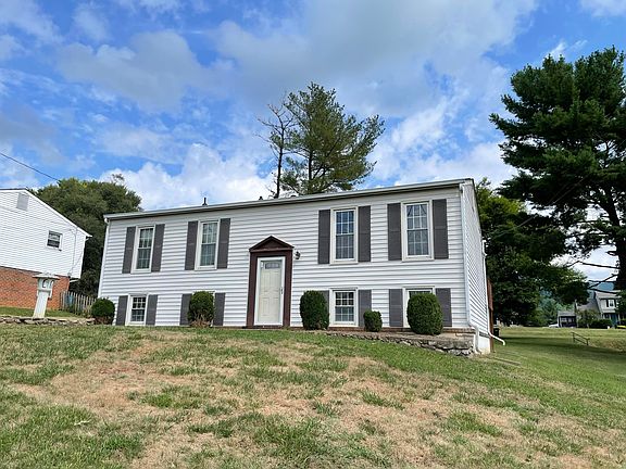 3rd image of 2611 Creekwood Dr