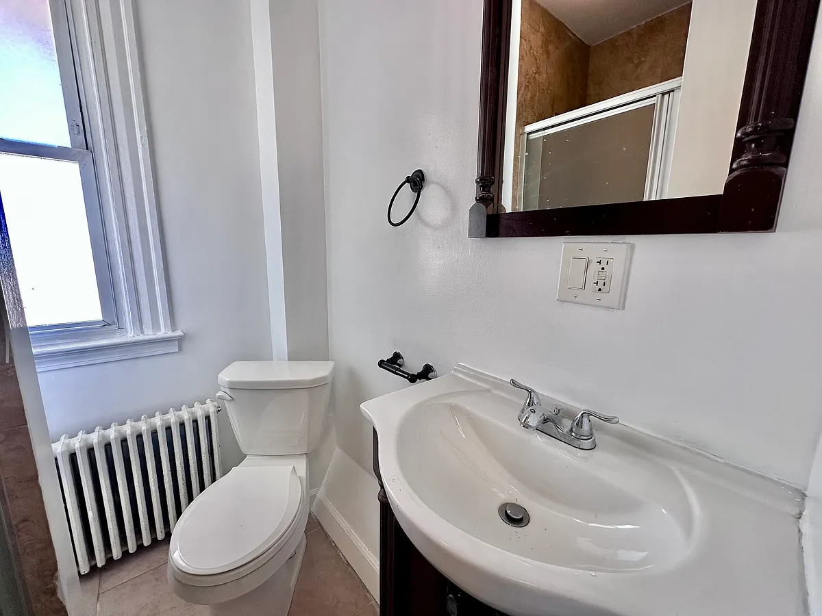 Building Photo - 1082 Townsend Ave #1