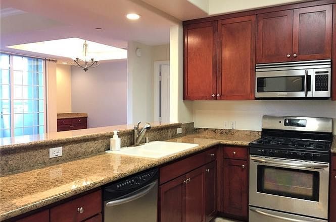 1st image of 10740 Moorpark St APT 207