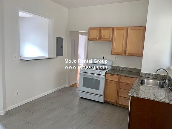 5th image of 1441 W Argyle St APT 1