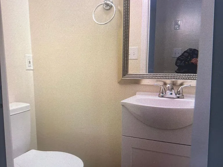422 Snow St — Photo 2