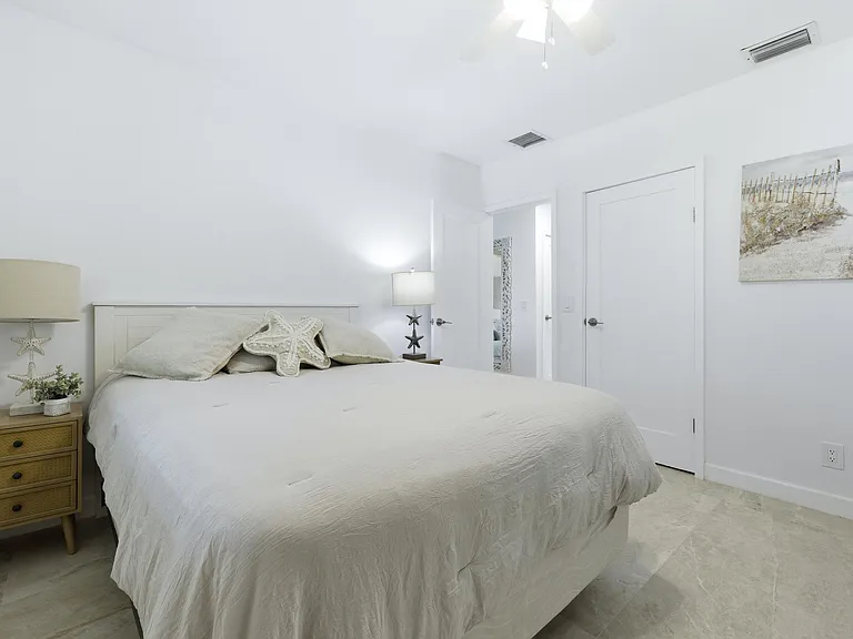 221 Princeton Dr — Photo 13