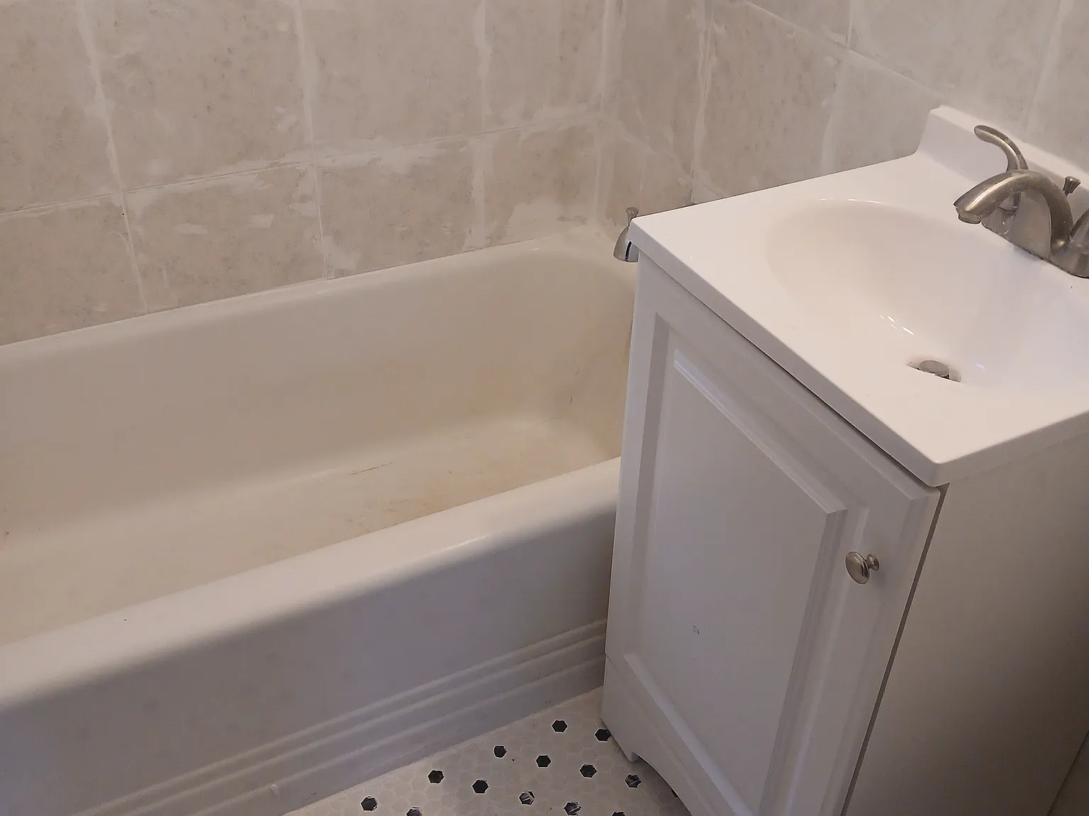 2 bed, 1600 sqft, $1,000 — Photo 3