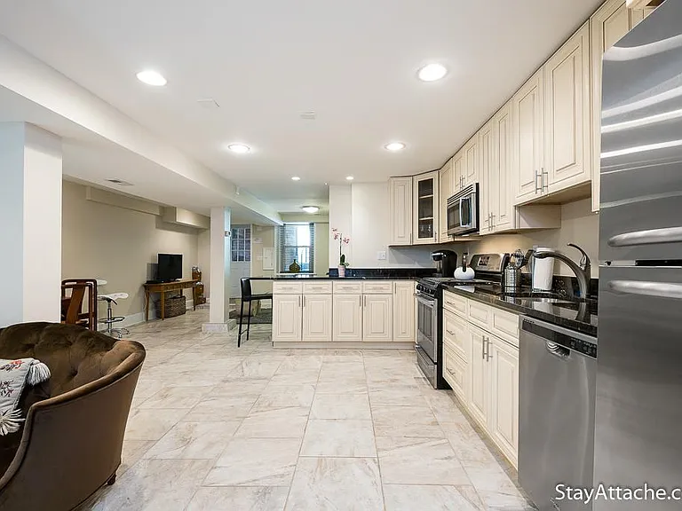 723 5th St NE #1 — Photo 4