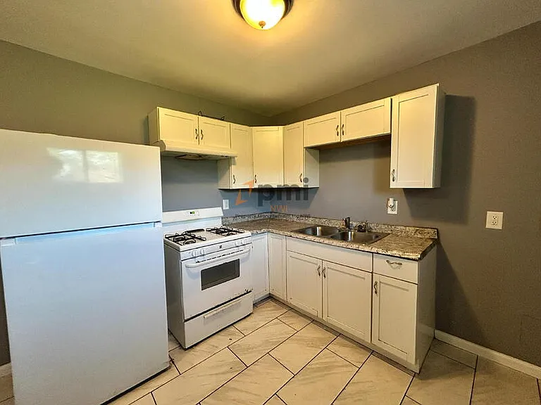2166 Wisconsin St — Photo 4