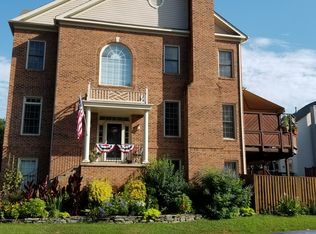 6627 Frost Lake Ln, Alexandria, VA 22315