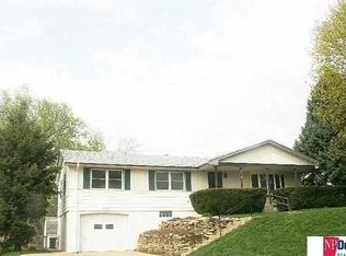 110 Valley View Dr, Bellevue, NE 68005