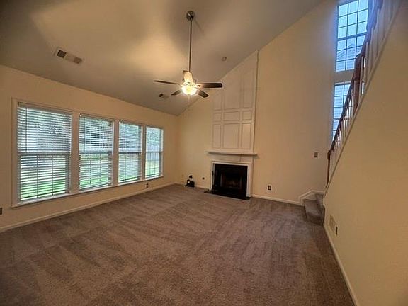 4th image of 220 Gaines Oak Way