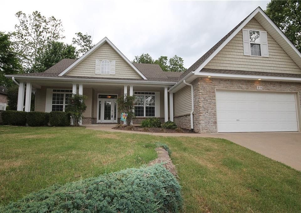 1st image of 19 Morganshire Dr