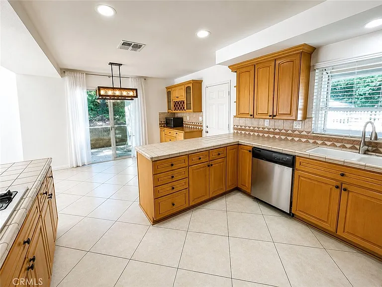 24010 Hatteras St — Photo 8