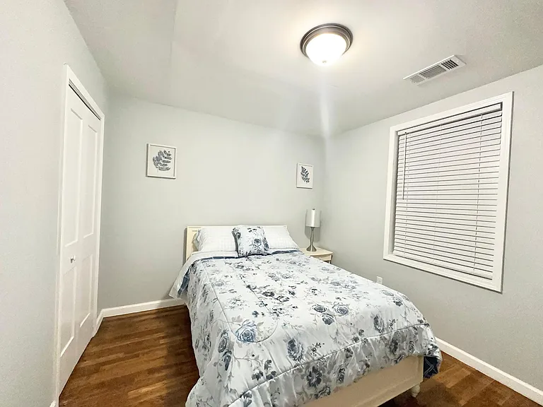 1514 S McLean Blvd — Photo 7