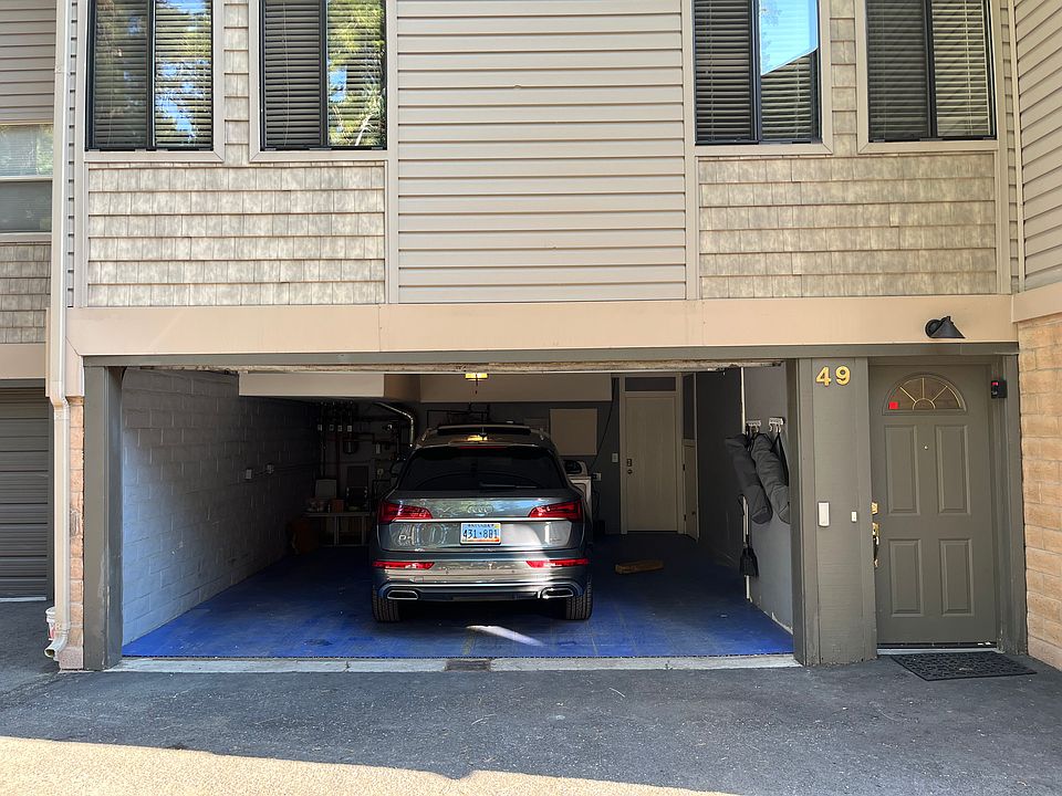 1st image of 820 Oriole Way