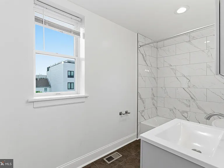 1817 N Gratz St — Photo 31