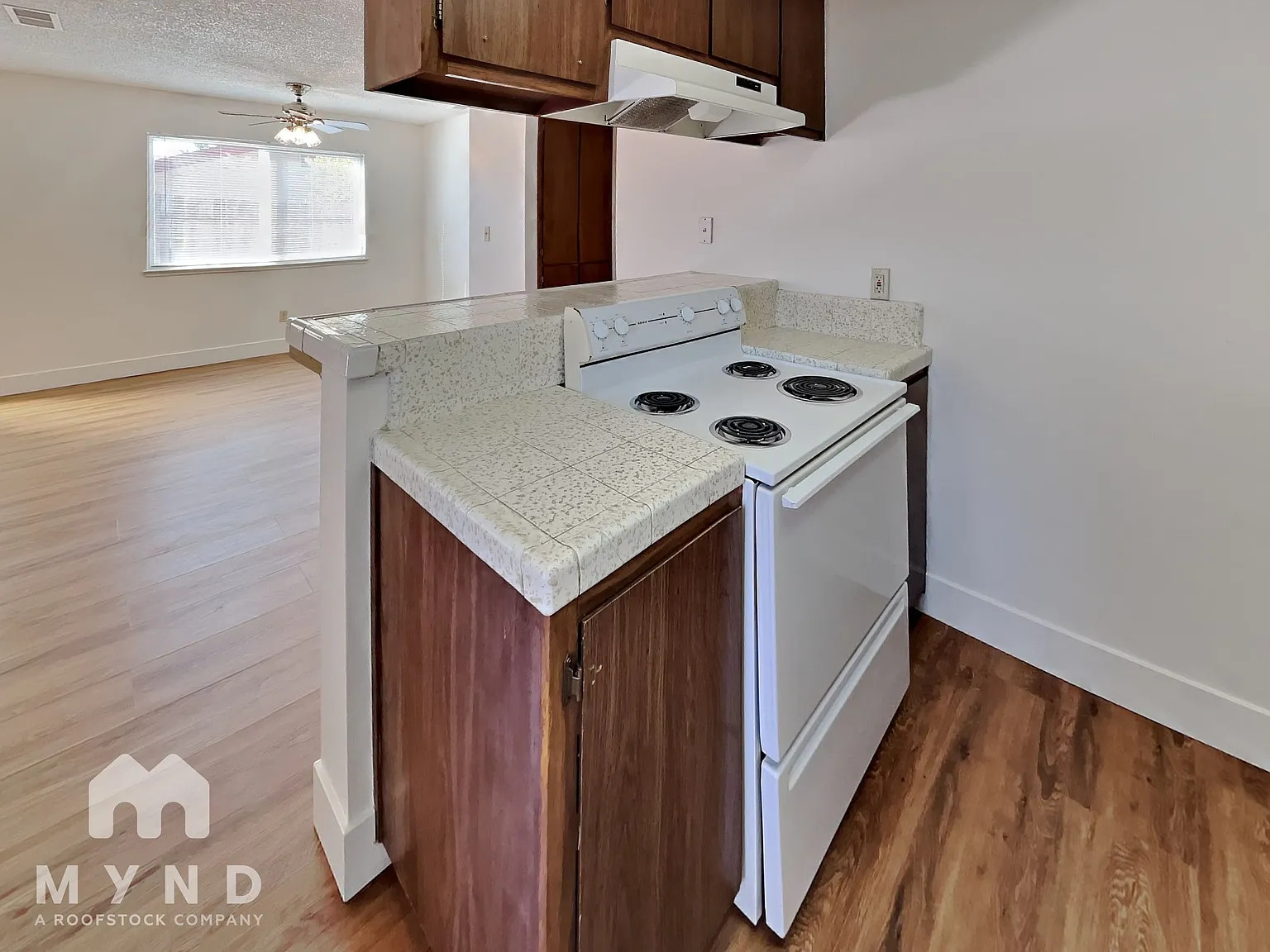 2 bed, 1.0 bath, 969 sqft, $1,610 — Photo 3