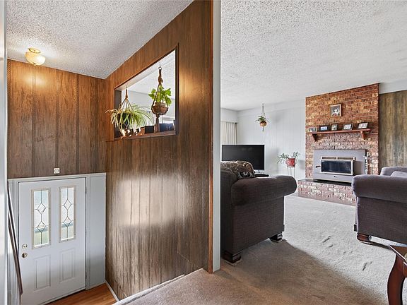 3rd image of 2728 Windermere Ave