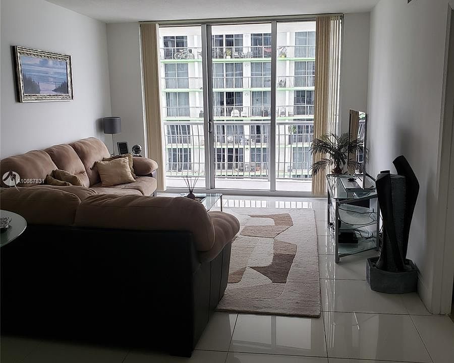 2nd image of 1750 N Bayshore Dr APT 3505
