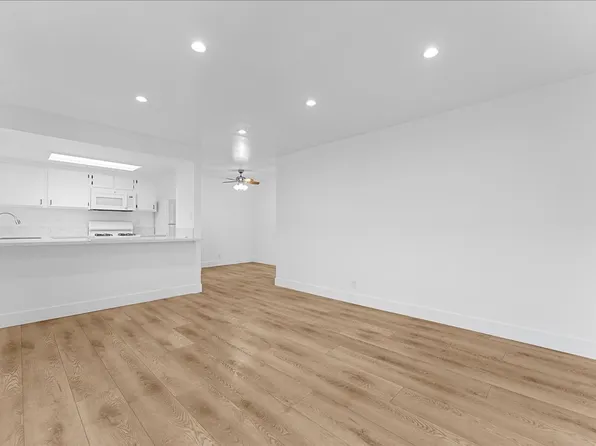 631 E Elk Ave APT 8, Glendale, CA 91205