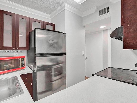 4th image of 126 SW 17th Rd APT 601