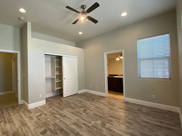 3611 Oakleaf Ave — Photo 52
