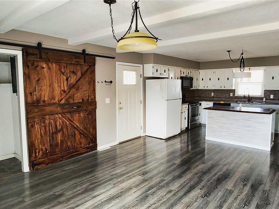 2nd image of 825 David Ln