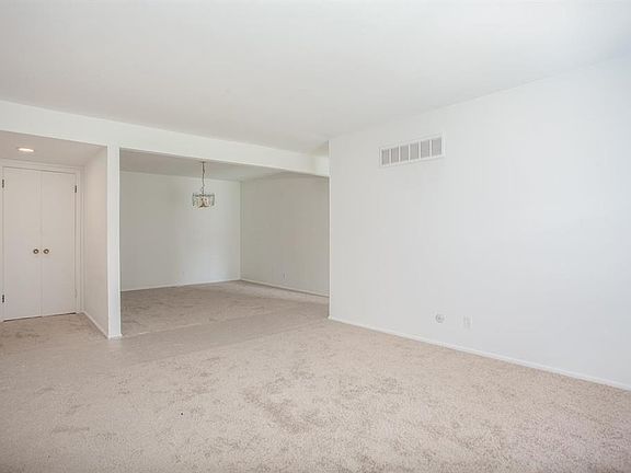 4th image of 10368 Forest Brook Ln APT H