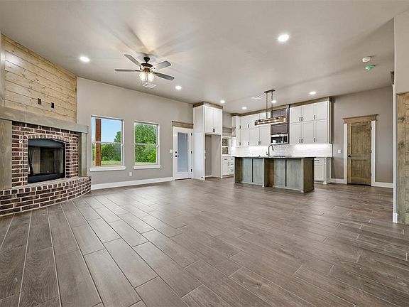 5th image of 1111 Bridgeview Rd