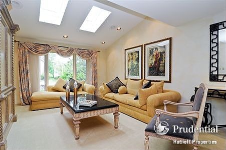 3rd image of 2819 Woodmere Ct
