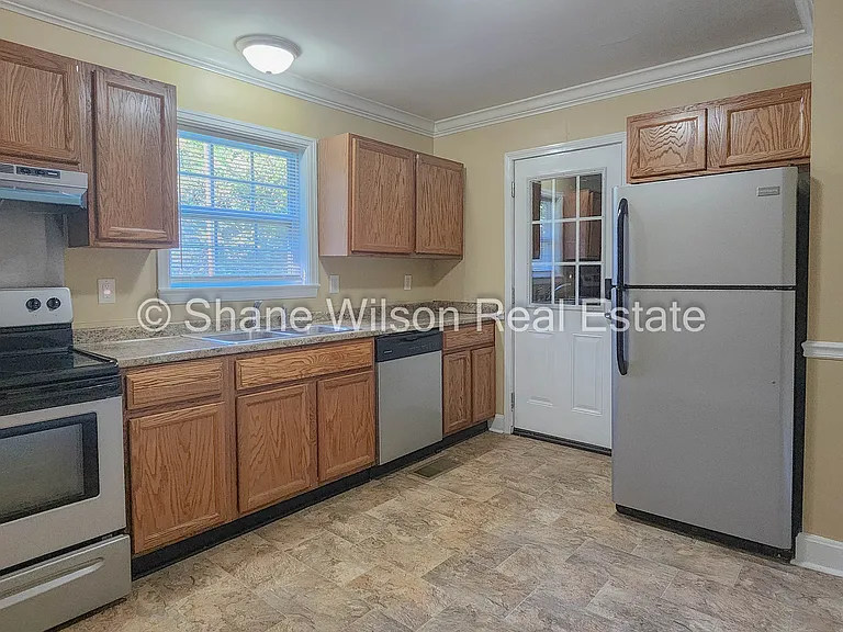 1005 Mountain View Dr — Photo 2