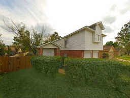 5th image of 15815 Rosebriar Dr