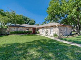 13827 Piping Rock Ln, Houston, TX 77077