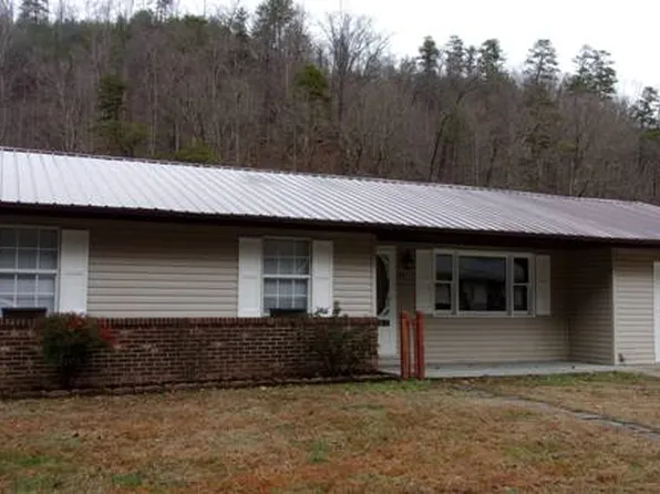 144 W Keyser Heights Dr, Pikeville, KY 41501