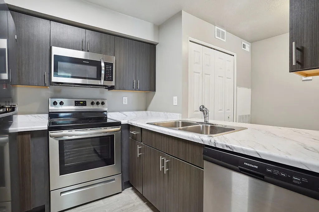 Layton Meadows Apartments — Photo 1